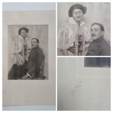Fotografie de colectie Atelier Weisz Hugo, Portretul de cuplu (militar si sotia), Arad, Romania, ca. 1920-1930, semnatura olografa a fotografului
