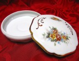 CASETA BOMBONIERA PORTELAN LIMOGES FRANTA DECOR CU TRANDAFIRI 12.5 CM