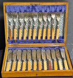 Set de cuțite și furculițe de pește placat cu argint si os Anglia 1900