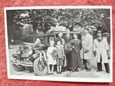 Fotografie, familie la plimbare, perioada interbelica foto