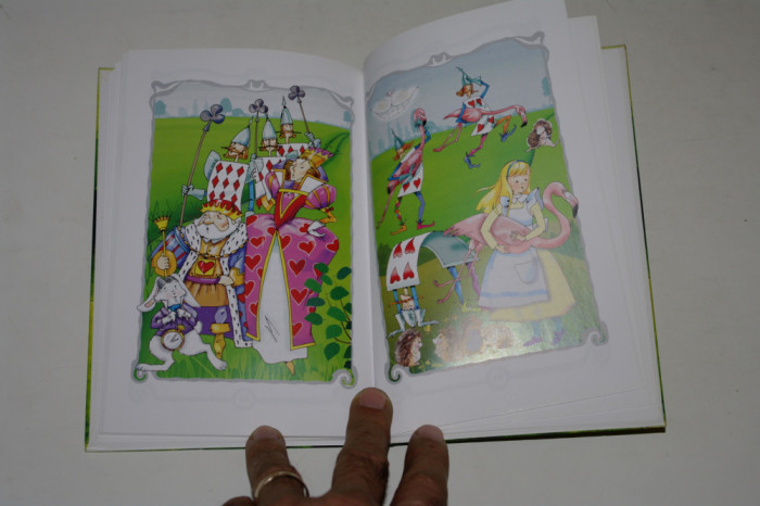 Alice in Wonderland - Alice in Tara minunilor - Lewis Carroll