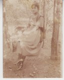 M5 B86 - FOTO - FOTOGRAFIE FOARTE VECHE - tinara in leagan - anii 1930