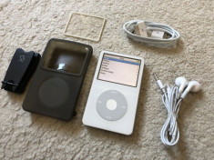 Ipod Classic 5.5th gen 30GB+cablu+casti+husa noua,baterie 10 ore la volum maxim foto