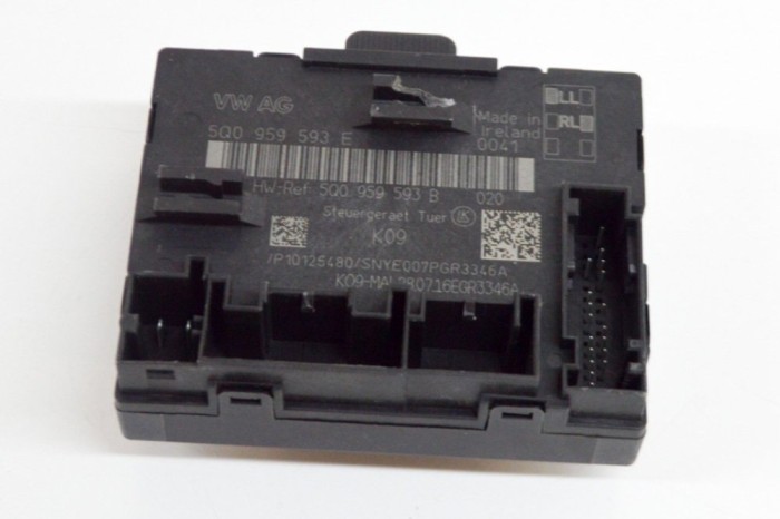 Modul de control ușă dreapta față AUDI A3 8V1, 8VK 2017 OEM: 5Q0959593B,5Q0959593E 15223490