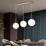 Lustra suspendata cu 3 globuri din sticla alba liniar, dulie E27, lungime reglabila maxim 1M