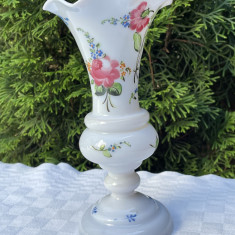 Vaza din sticla opalina realizata si pictata manual, perioada interbelica