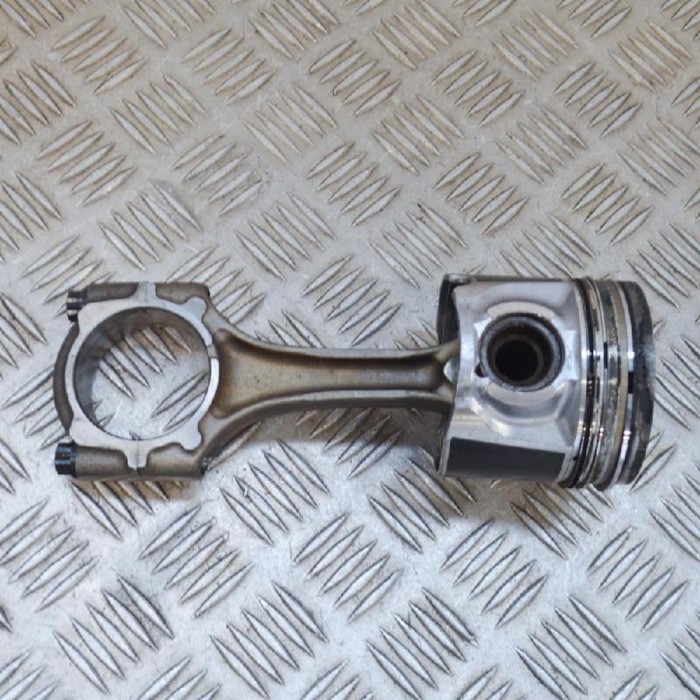 Piston TOYOTA AURIS _E15_ 2009 OEM: 13201-4908513101-0R031 3935817