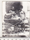 bnk foto - Femei cu carucior de copil - 1974