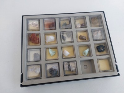 18 Pietere de colectie, minerale colectie foto