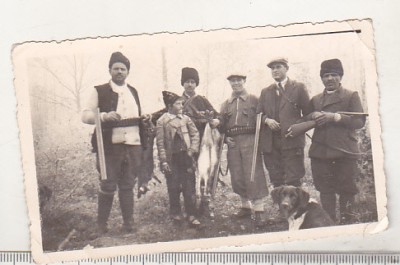 bnk foto - La vanatoare de iepuri - anii `30-`40 foto