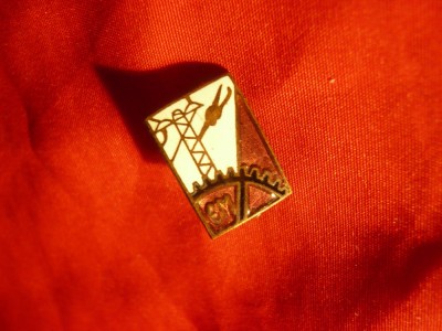 Insigna interbelica - Energetica , EM , metal si email , h=1,7cm foto
