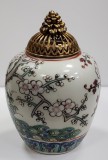 Vas din portelan si capac din bronz aurit pentru ghimbir, China, Sec. XIX
