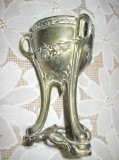 4226- Jardiniera mica decor stil Empire roman din metal aurit anii 1900-30.