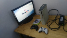 CONSOLA XBOX 360 HDD 80GB + 2 MANETE + CABLURI + INCARCATOR + JOC FIFA 2014 foto