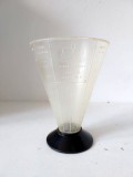 Pahar gradat pentru bucatarie vechi romanesc, plastic, stantat