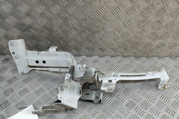 Suport aripa dreapta față AUDI Q7 4M 2016 OEM: 4M0821432,4M0821168A,4M0821132C,4M0821138B | 32061362