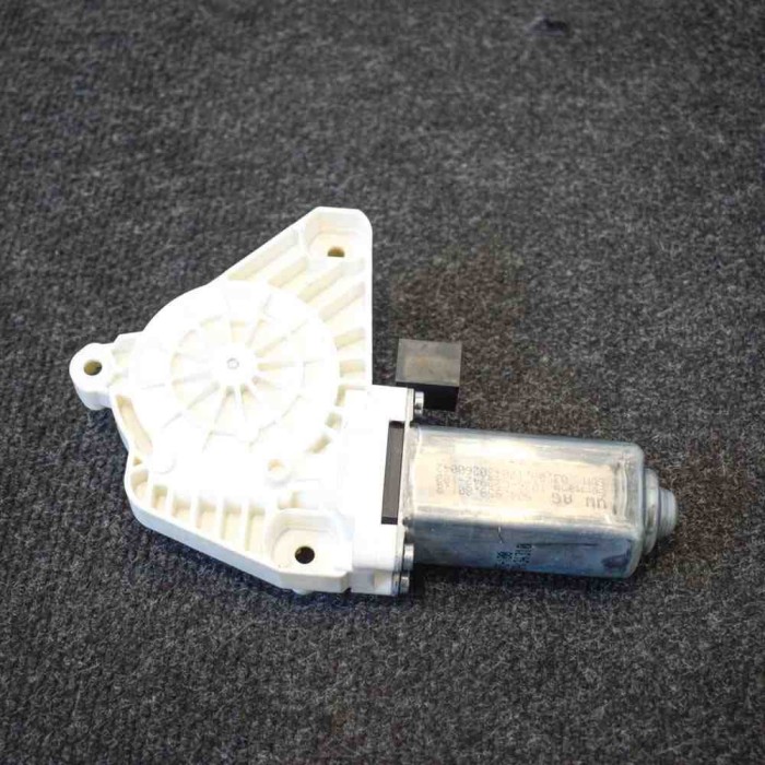 Motor macara geam ușă st&acirc;nga față VW PASSAT Variant B8 3G5 2015 OEM: 5Q4959801B 3509607