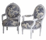 Set doua semifotolii baroc din lemn masiv alb cu tapiterie cu flori albastre CAT372K33