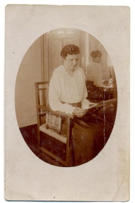 AD 1456 C.P.VECHE -DOAMNA IN TINUTA DE EPOCA -A.IONESCU, DEBIT SPECIAL, GALATI foto