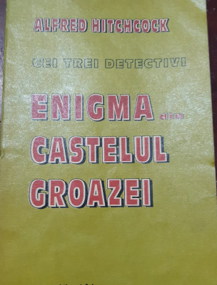 ENIGMA DIN CASTELUL GROAZEI Alfred Hitchcock foto