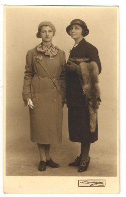 AD 1386 C. P.VECHE- GRUP IN TINUTA DE EPOCA -FOTO N. BUZDUGAN BUCURESTI -1934 foto