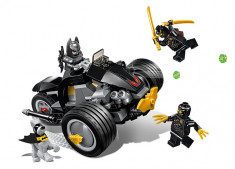 LEGO DC Super Heroes - Batman Atacul talonilor 76110 foto