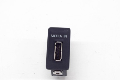 Port USB/AUX-In VW GOLF VII 5G1, BQ1, BE1, BE2 2015 OEM: 5G0035222A,5Q0035736 14378487 foto