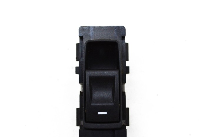 Buton geam ușă dreapta spate CHRYSLER 300 C LX 2006 OEM: 04602743AA,P04602743AA 14640913