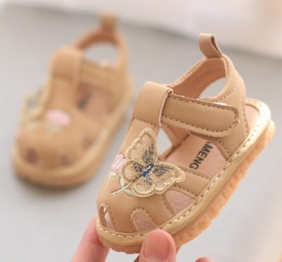 Sandalute crem cu piuitoare - Fluturas (Marime Disponibila: Marimea 22) foto