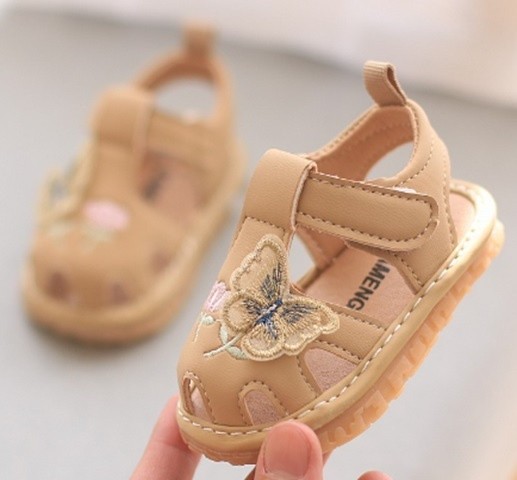 Sandalute crem cu piuitoare - Fluturas (Marime Disponibila: Marimea 22)