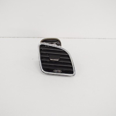 Gura de ventilație planșa de bord AUDI Q3 8U 2017 OEM: 8U2820902D,8U2820902B,8U2820902C,8U2820902E 3382567 foto