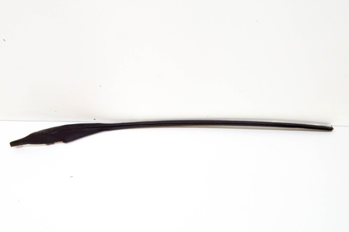 Ornament vertical parbriz dreapta VOLVO V60 2018 OEM: 31416141 | 18126505