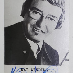KAI WINDING (1922- 1983), TROMBONIST SI COMPOZITOR DE JAZZ AMERICAN , FOTOGRAFIE CU SEMNATURA OLOGRAFA , ANII '70