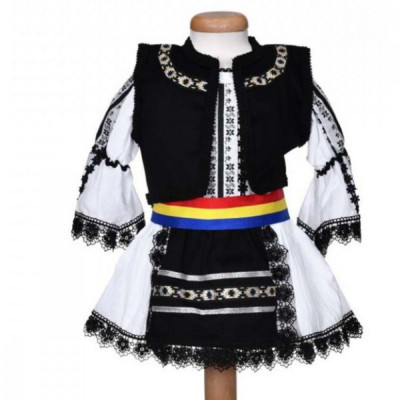 Costum traditional din zona Ardealului pentru fete 4 ani 104 foto