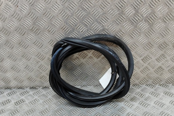 Garnitura ușă dreapta spate HONDA CR-V VI RS_, RY_ 2024 OEM: 72810-3B4-H01 | 28138597