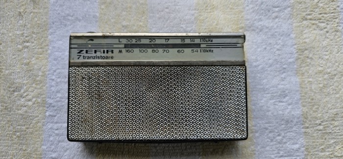 RADIO ZEFIR S-631 TN2 , 7 TRANZISTOARE ,ELECTRONICA , NU FUNCTIONEAZA .