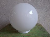 Abajur / Glob alb mijlocul sec XX pentru lustra lampa veioza sau aplica !