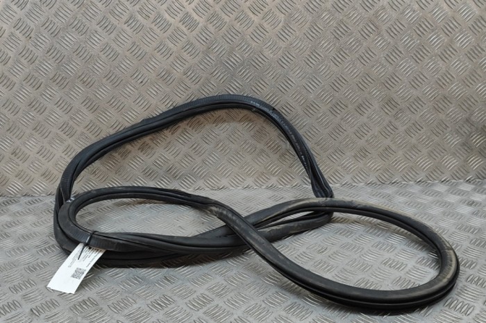 Garnitura ușă st&acirc;nga față AUDI Q4 SUV F4B 2023 OEM: 11A867911B | 28617299