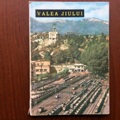 valea jiului orase si privelisti editura meridiane 1964 ilustrat foto hobby ghid foto