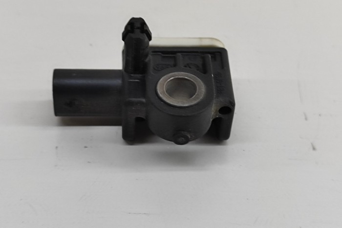 Senzor de impact st&acirc;nga față VW CADDY III Variant 2KB, 2KJ, 2CB, 2CJ 2014 OEM: 2H0959351