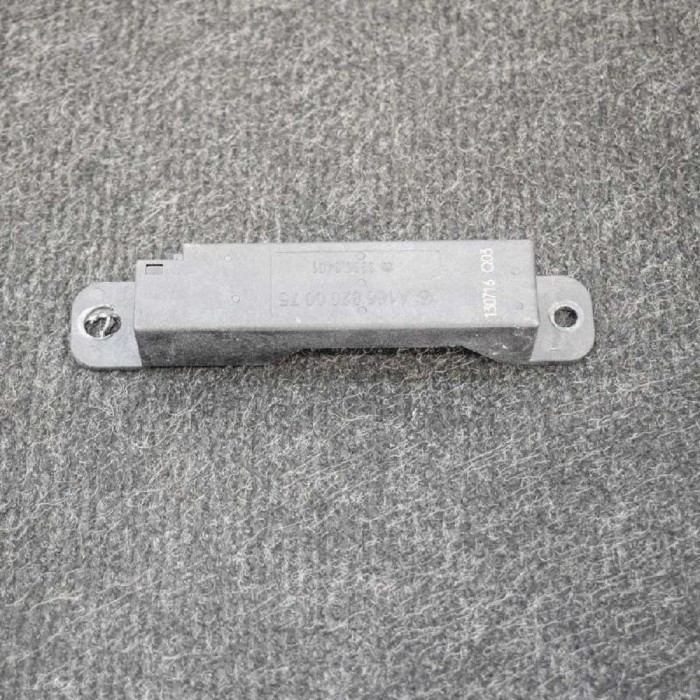 Amplificator de antena MERCEDES-BENZ E Cabrio A207 2013 OEM: A1668200075 4133010