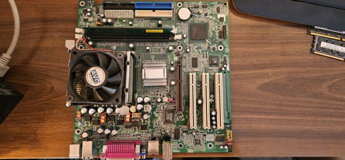 Placă de bază MSI MS-6541 Socket 478 /CPU PENTIUM 4 /2800 MHz /RAM 512 MB .