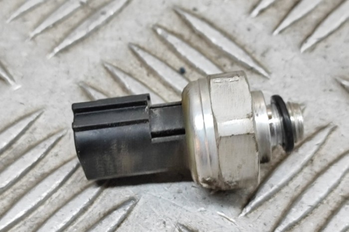 Senzor de presiune aer condiționat KIA SORENTO II XM 2012 OEM: 97721-1G000,42CP8-12 27967651