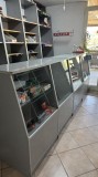 Vitrina si rafturi pentru spatii comerciale.