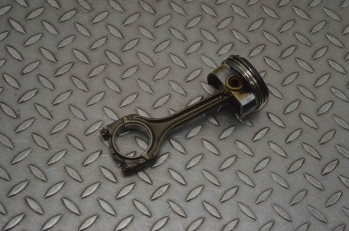 Piston VW GOLF VII 5G1, BQ1, BE1, BE2 2012 OEM: 04EE