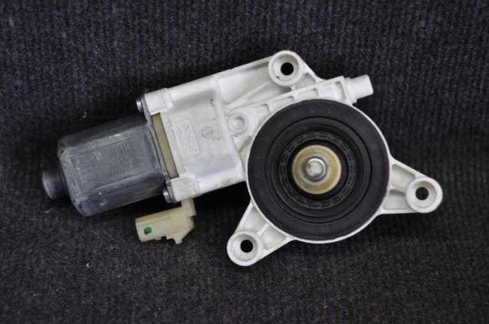 Motor macara geam ușă dreapta spate CHRYSLER VOYAGER IV RG, RS 2008 OEM: 0130822334 1511753