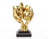 Statueta &quot;Touch&quot; din rasina