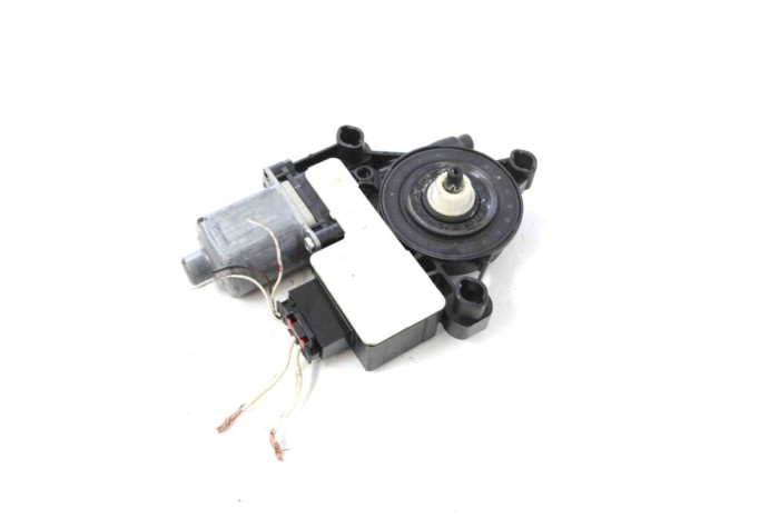 Motor macara geam ușă dreapta spate VW GOLF VII 5G1, BQ1, BE1, BE2 2017 OEM: 0130822694,5Q0959812D 11256449