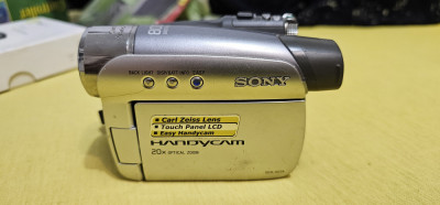 CAMERA SONY DCR-HC24E , NU STIU DACA FUNCTIONEAZA , SE VINDE FARA BATERIE ! foto