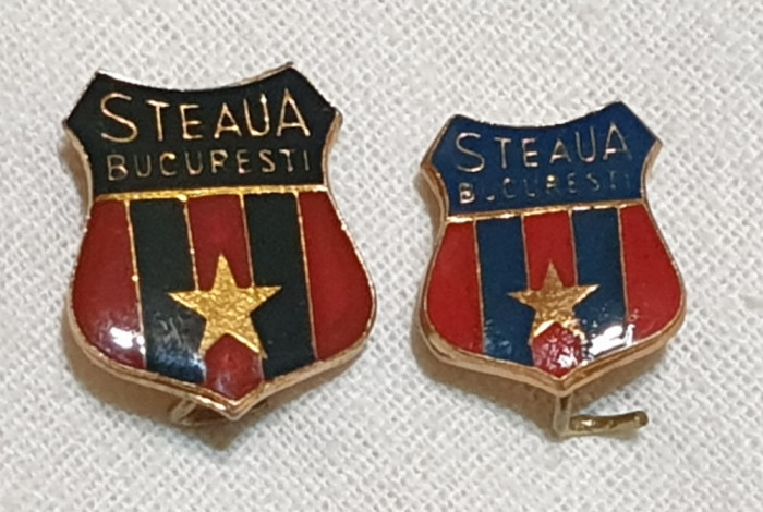 Fotbal Club Steaua Bucuresti - Lot x 2 bucati variante difer, insigna anii 1970